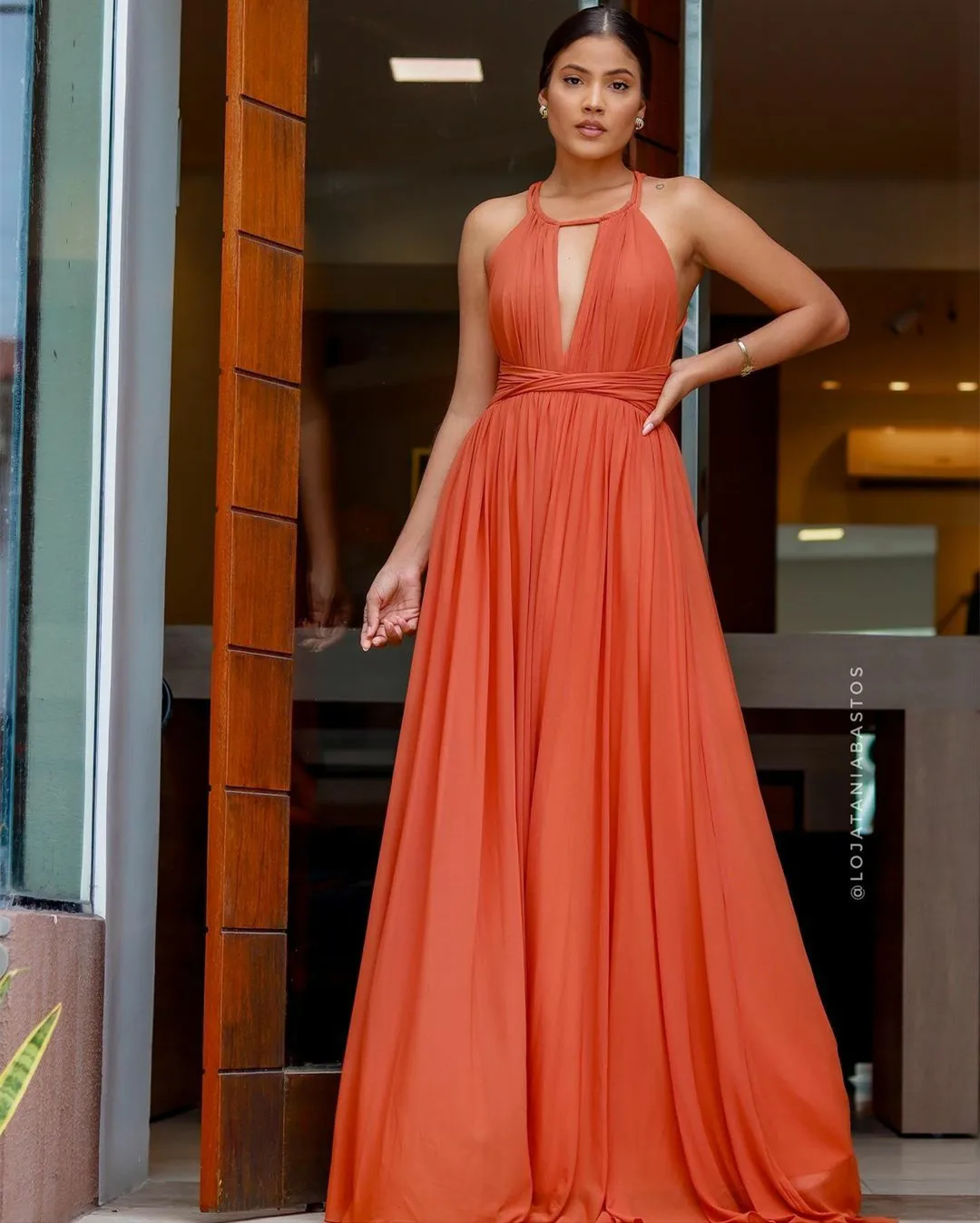 Elegant Long Halter Royal Blue Evening Dresses Sheath Satin Ankle Length Backless Prom Dresses for Women
Elegant Long Halter Royal Blue Evening Dresses Sheath Satin Ankle Length Backless Prom Dresses for Women