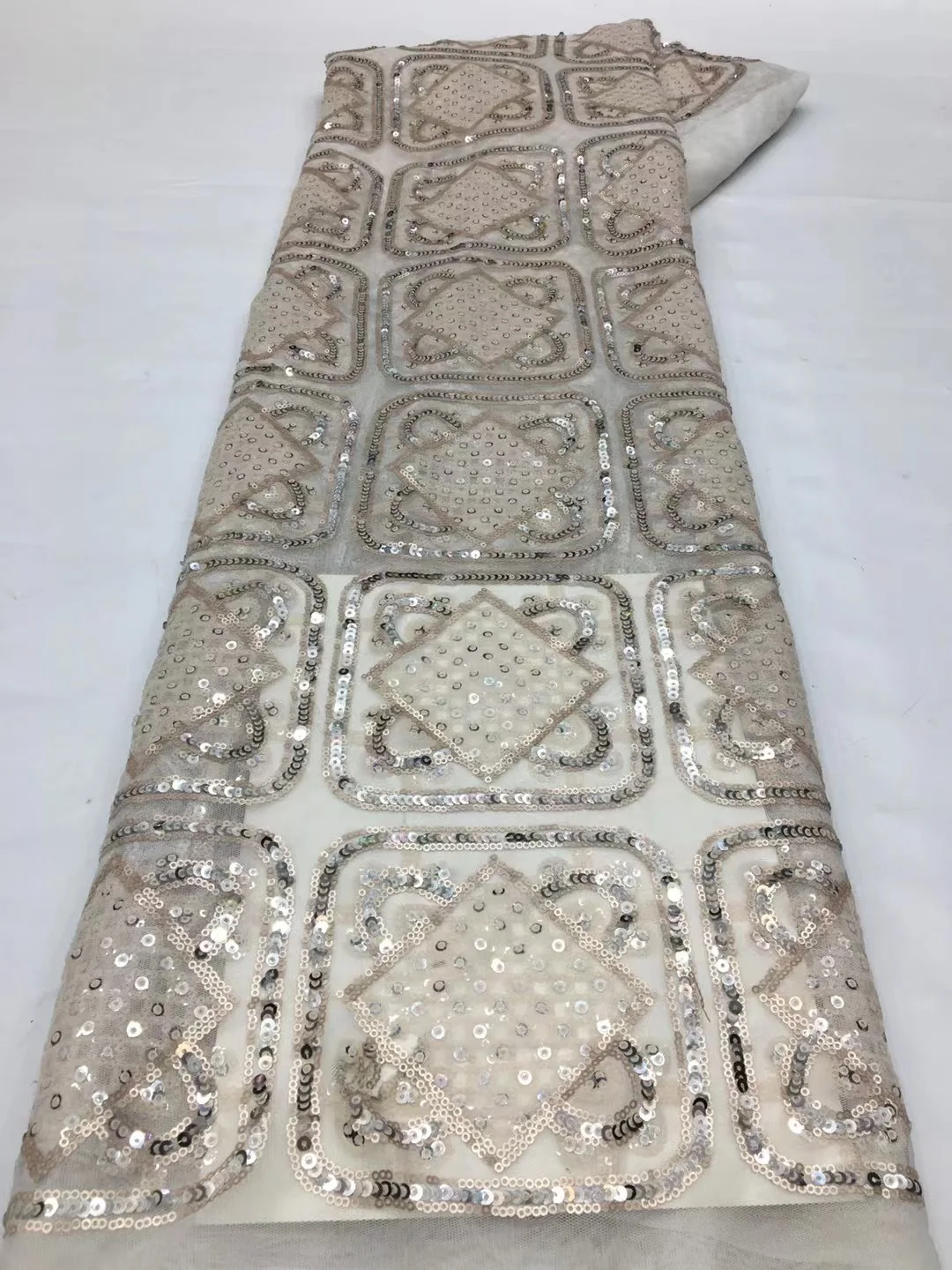2023 High Quality Nigerian African Sequins Lace Fabric Embroidery French Tulle Lace Material for Wedding Dress NXX5540
2023 High Quality Nigerian African Sequins Lace Fabric Embroidery French Tulle Lace Material for Wedding Dress NXX5540