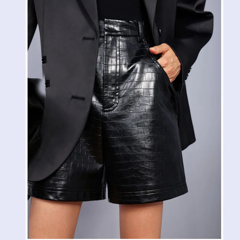 Fashion European/America Style Women's Genuine Leather Shorts Female Handsome Straight High Waist Suit Casual Wide Crocodile Pat
Fashion European/America Style Women's Genuine Leather Shorts Female Handsome Straight High Waist Suit Casual Wide Crocodile Pat