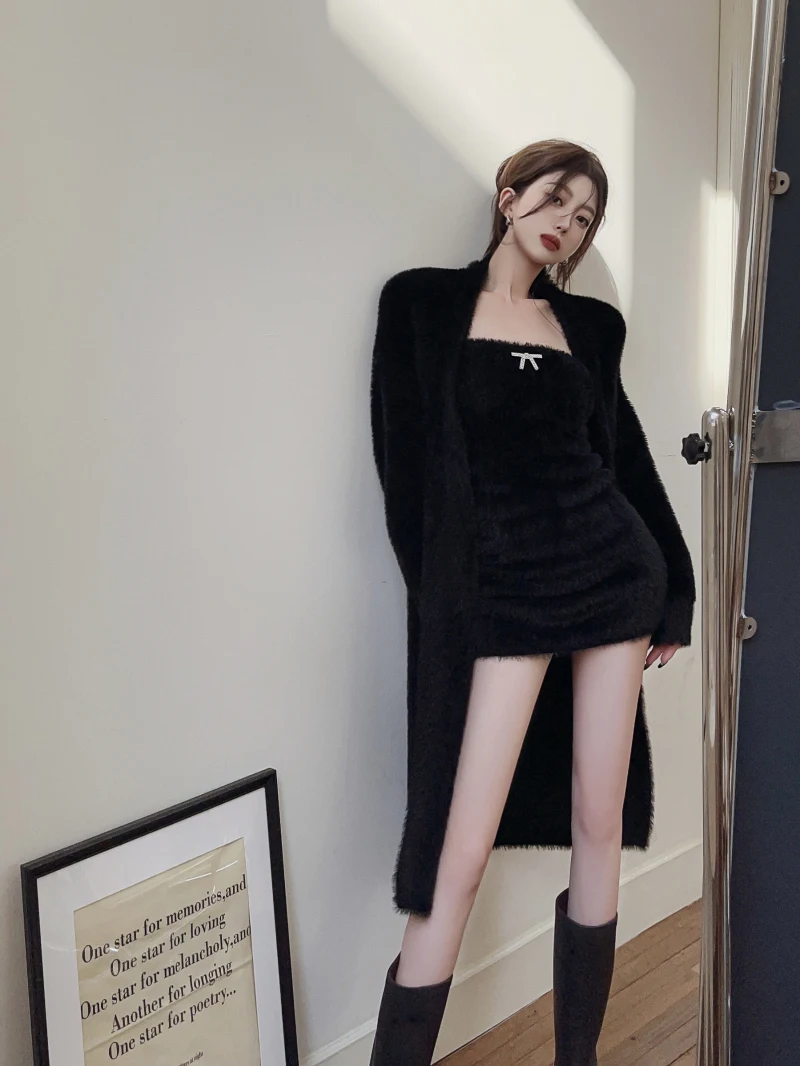 Gentle wind long sleeve sweater women's autumn and winter white mink down knee coat medium long knitting cardigan coat
Gentle wind long sleeve sweater women's autumn and winter white mink down knee coat medium long knitting cardigan coat