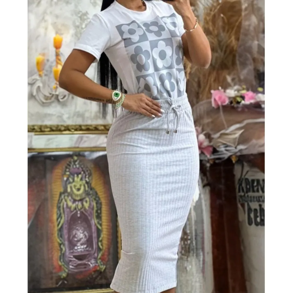 2023 Summer Women's Elegant Printed Slim Fit Short Sleeve Tops and Skirts Casual 2-piece Set
2023 Summer Women's Elegant Printed Slim Fit Short Sleeve Tops and Skirts Casual 2-piece Set