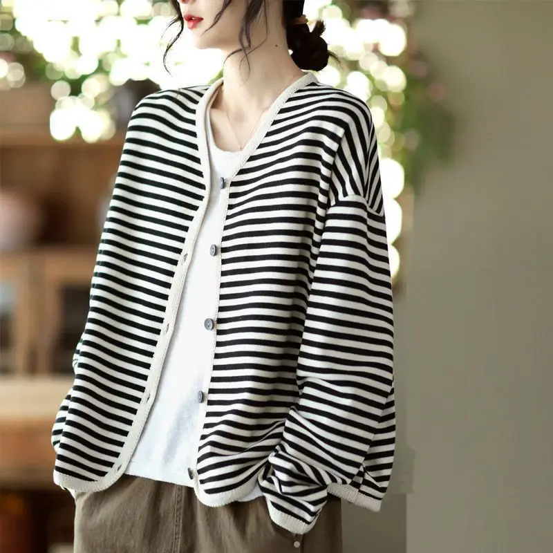 Women Striped Cardigan Autumn Long Sleeve Loose Thin Sweatshirt Cotton Korean Casual Lazy Style Single-breasted Sweatshirts
Women Striped Cardigan Autumn Long Sleeve Loose Thin Sweatshirt Cotton Korean Casual Lazy Style Single-breasted Sweatshirts