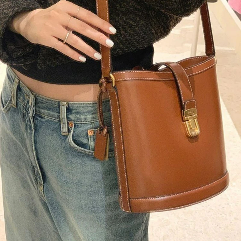 Women's Korean Vintage Y2k Trendy Bucket Bags 2024 New Cow Genuine Leather Designer Luxury Ladies Tote Shoulder Crossbody Bag
Women's Korean Vintage Y2k Trendy Bucket Bags 2024 New Cow Genuine Leather Designer Luxury Ladies Tote Shoulder Crossbody Bag