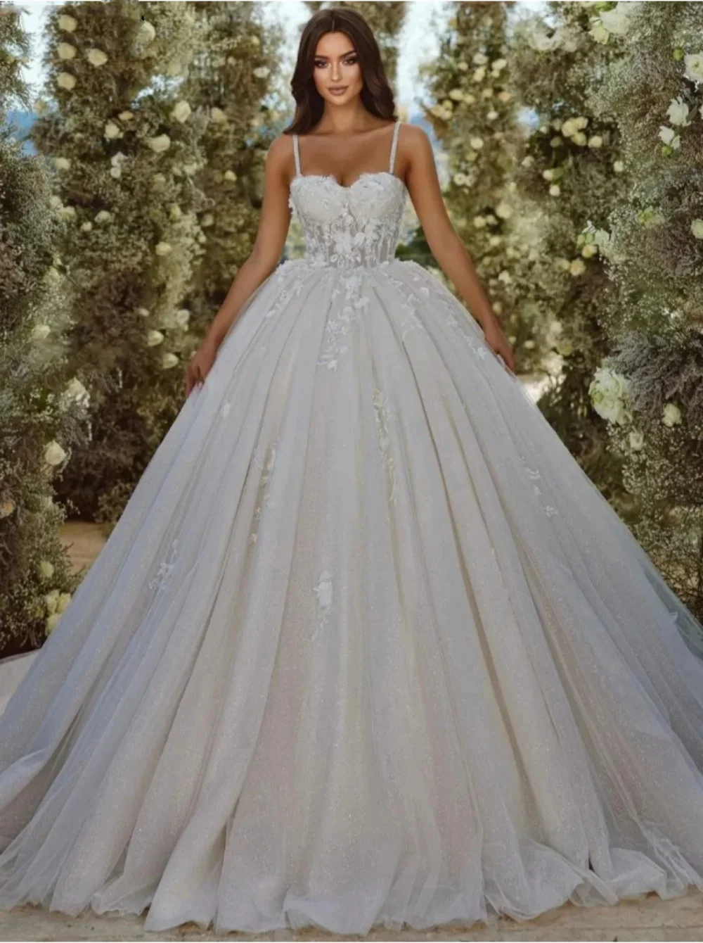 New Luxury Women Wedding Dress Spaghetti Straps Flowers Lace Appliques A-Line Tulle Bridal Gown Floor-Length Princess Prom Dress
New Luxury Women Wedding Dress Spaghetti Straps Flowers Lace Appliques A-Line Tulle Bridal Gown Floor-Length Princess Prom Dress