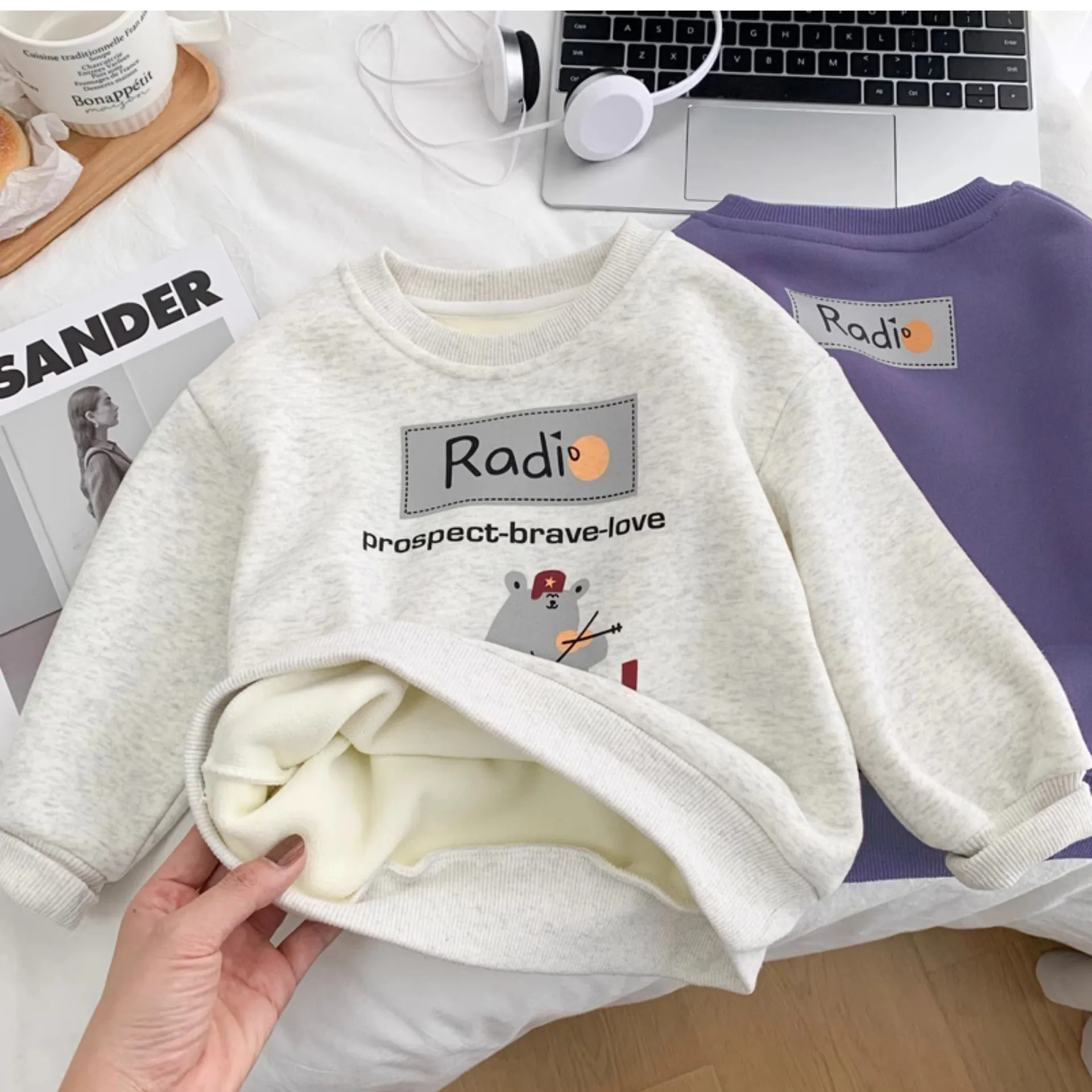 Boys' plush sweatshirt for autumn and winter, new cartoon style pullover for children, 2023 new children's all-in-one plush top
Boys' plush sweatshirt for autumn and winter, new cartoon style pullover for children, 2023 new children's all-in-one plush top