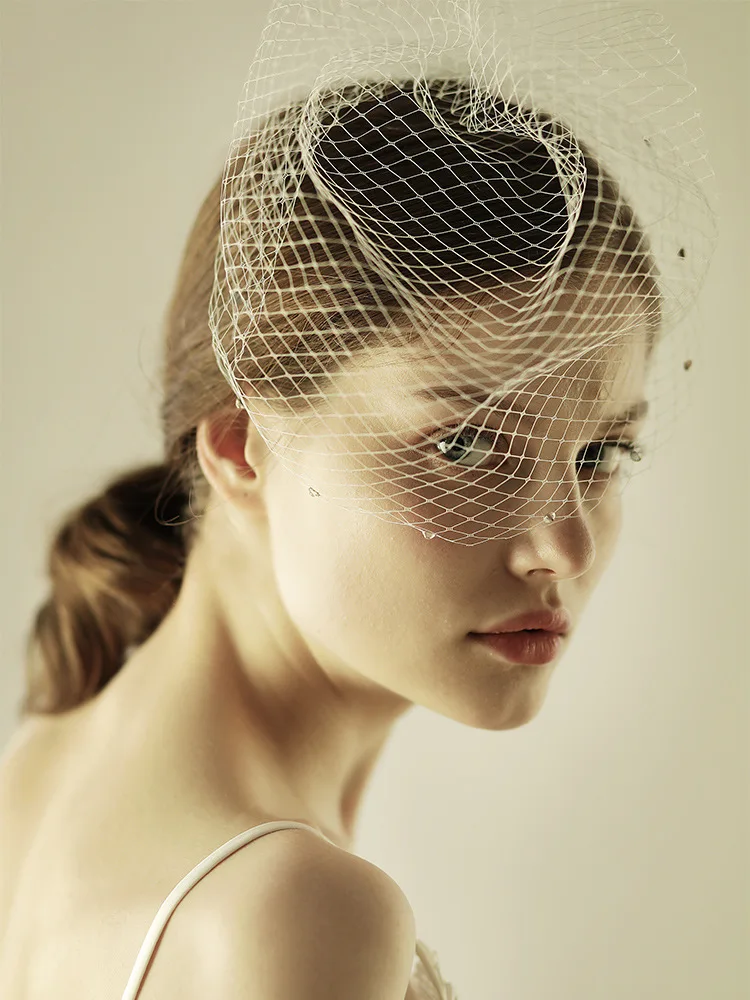 Vintage White One Layers Bridal Wedding Birdcage Veils with Comb Sequin Bride Prom Veil for Tea Party Short accesorios novia
Vintage White One Layers Bridal Wedding Birdcage Veils with Comb Sequin Bride Prom Veil for Tea Party Short accesorios novia