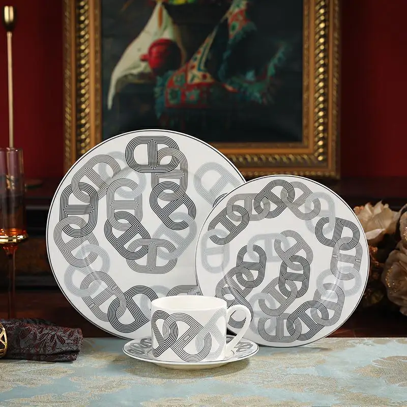 New bone china tableware household plate and bowl set European Court luxury modern Western tableware set
New bone china tableware household plate and bowl set European Court luxury modern Western tableware set