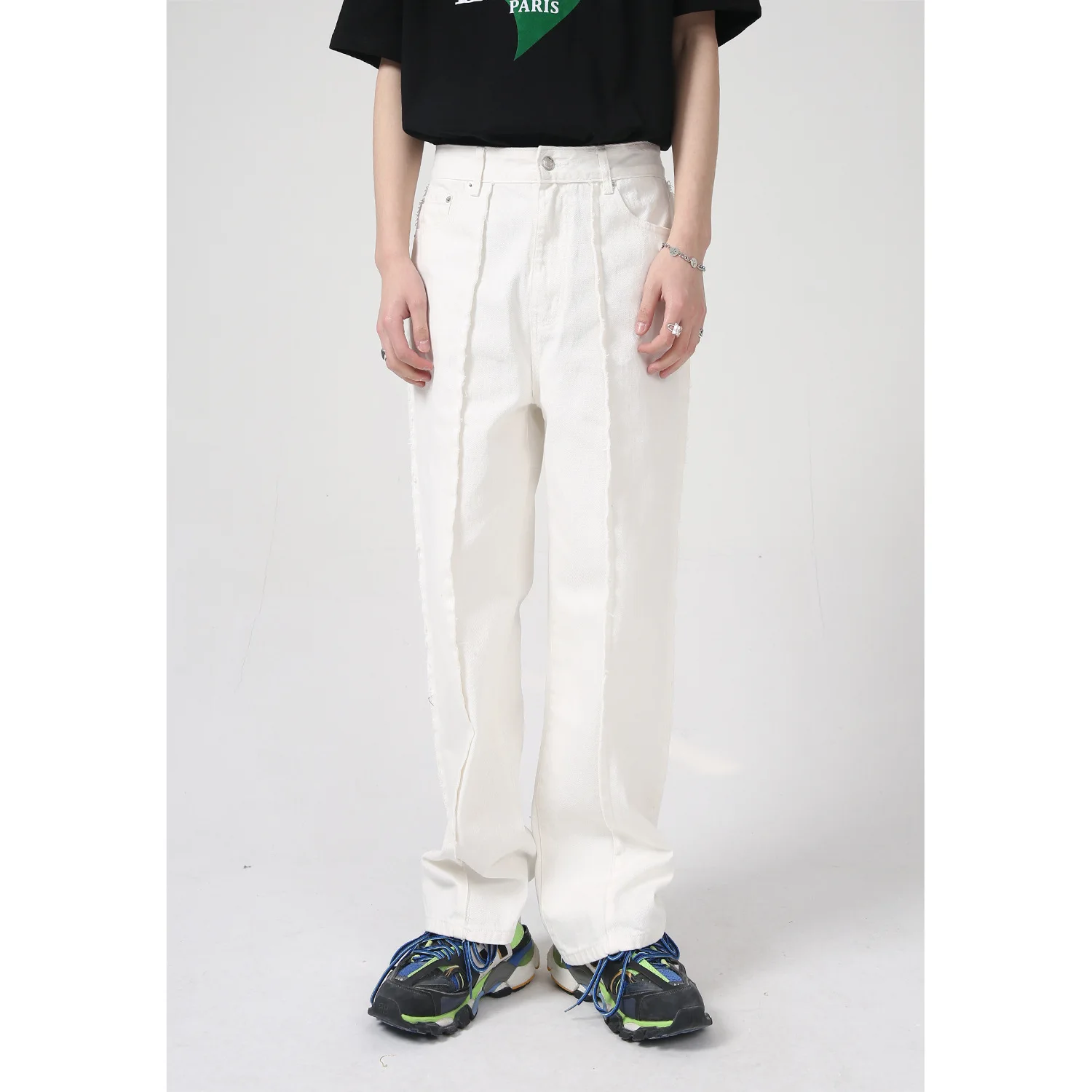 High Quality Spring New Retro Bright Line Raw Edge Loose Straight Denim Pants Personality Mid Waist Jeans Men
High Quality Spring New Retro Bright Line Raw Edge Loose Straight Denim Pants Personality Mid Waist Jeans Men
