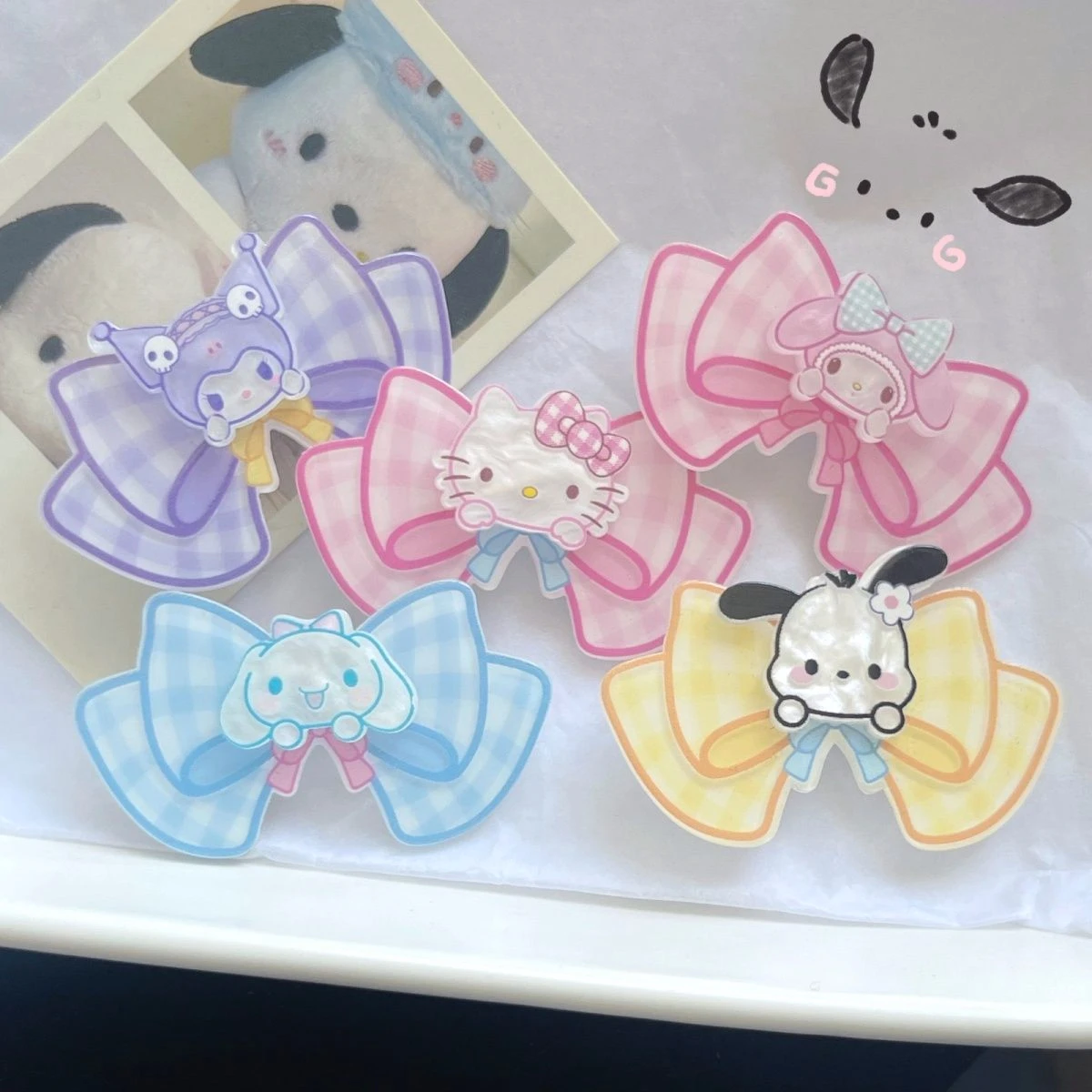 Cartoon Hellos Kittys Acrylic Plaid Bow Cinnamorolls Hair Clip Cute and Sweet Girl Heart Anime Liu Seaside Clip Headpiece
Cartoon Hellos Kittys Acrylic Plaid Bow Cinnamorolls Hair Clip Cute and Sweet Girl Heart Anime Liu Seaside Clip Headpiece