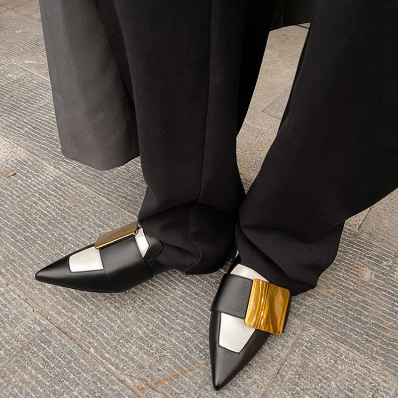 New Niche Design Sense Pointed Toe Low-Heeled Shoes Metal Buckle Color Matching Loafer Woman Flats One Pedal Mules Slip
New Niche Design Sense Pointed Toe Low-Heeled Shoes Metal Buckle Color Matching Loafer Woman Flats One Pedal Mules Slip