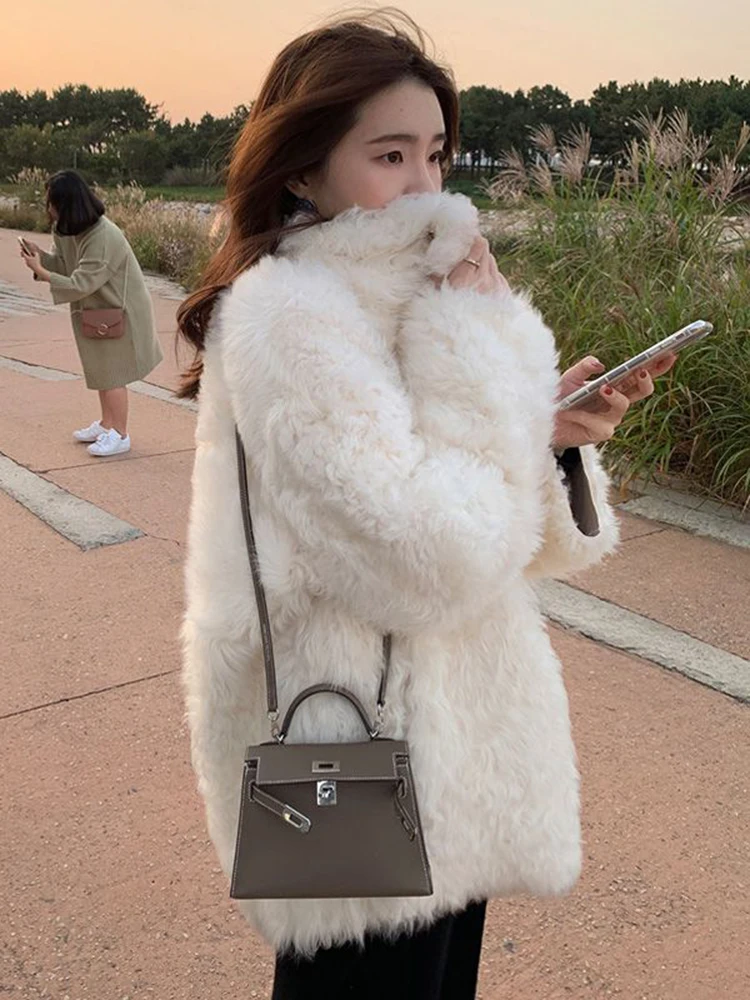 Lamb Fur Coats Women Autumn Winter Fashion Shearling Sheeskin Faux Fur Parka Elegant Thick Warm Faux Fur Jackets for Women
Lamb Fur Coats Women Autumn Winter Fashion Shearling Sheeskin Faux Fur Parka Elegant Thick Warm Faux Fur Jackets for Women