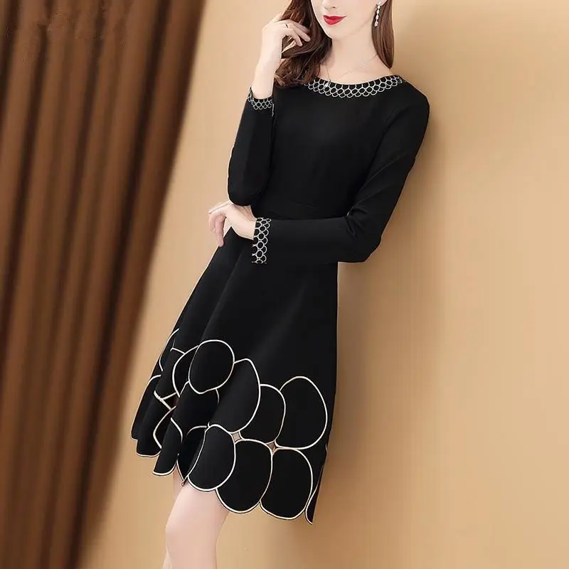 Elegant Fashion Circle Embroidery Midi Dress 2024 Spring Autumn Women's Clothing Commute Solid Color All-match Patchwork Dresses
Elegant Fashion Circle Embroidery Midi Dress 2024 Spring Autumn Women's Clothing Commute Solid Color All-match Patchwork Dresses