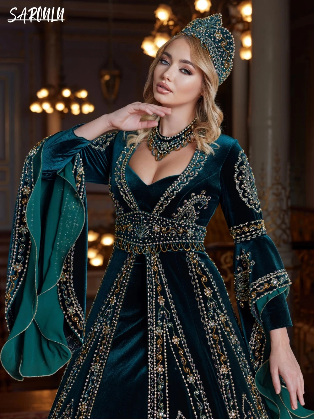 

Luxury V-neck African Caftan Dubai Moroccan Elegant Kaftan Long Sleeve Muslim Party Evening Dress Beaded Crystals A-line Dress