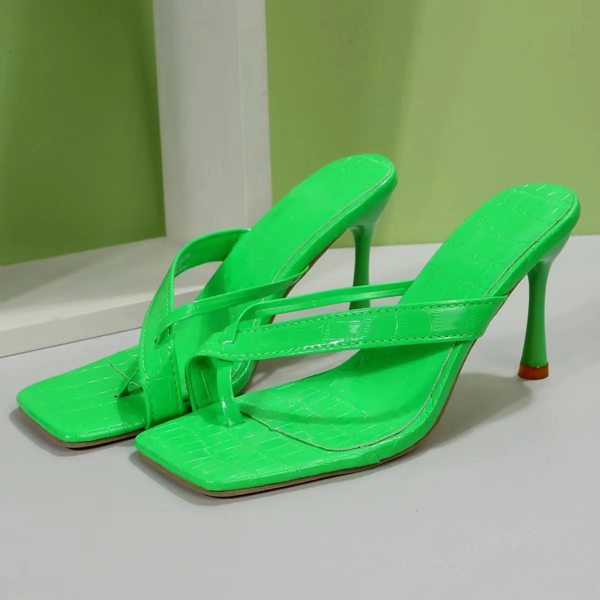2022 women new snake pattern leather stiletto high-heeled sandals and slippers female large size high-heeled slippers women
2022 women new snake pattern leather stiletto high-heeled sandals and slippers female large size high-heeled slippers women