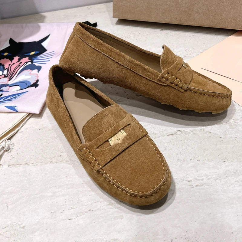 High quality cowhide flat women's shoes deerskin velvet loafers Coin decoration casual walking shoes
High quality cowhide flat women's shoes deerskin velvet loafers Coin decoration casual walking shoes
