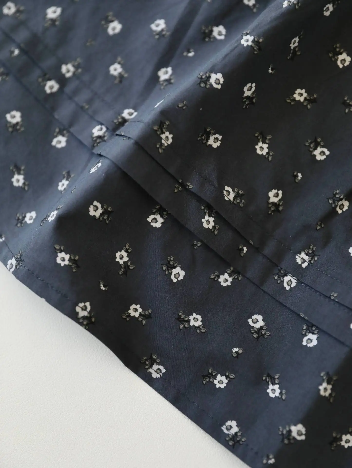 متوفر في المخزون 2025 فستان بناتي بأكمام طويلة ومطرز بطبقة أساسية من القطن متوفر في المخزون 2025 فستان بناتي بأكمام طويلة ومطرز بطبقة أساسية من القطن