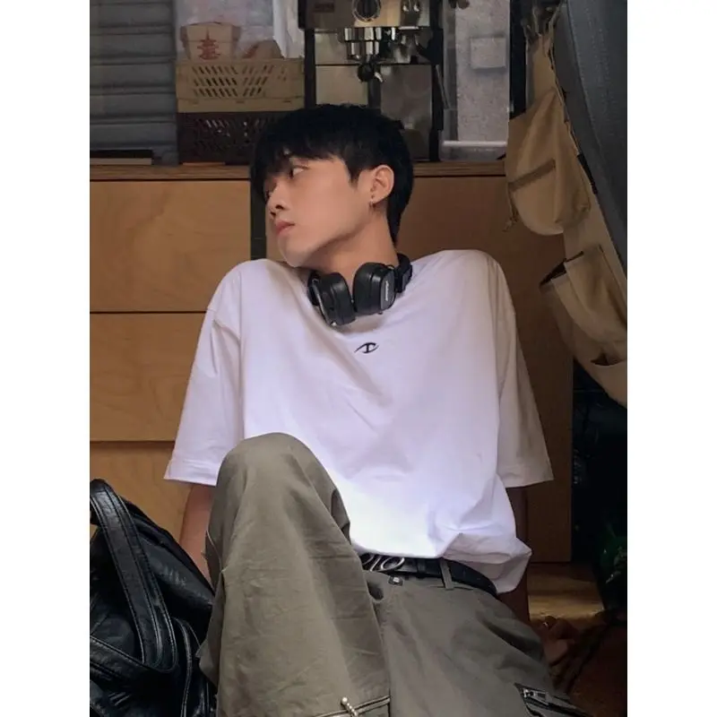 Korean version 2024 new printed short-sleeved men trendy brand loose simple basic retro versatile college style slimming T-shirt
Korean version 2024 new printed short-sleeved men trendy brand loose simple basic retro versatile college style slimming T-shirt