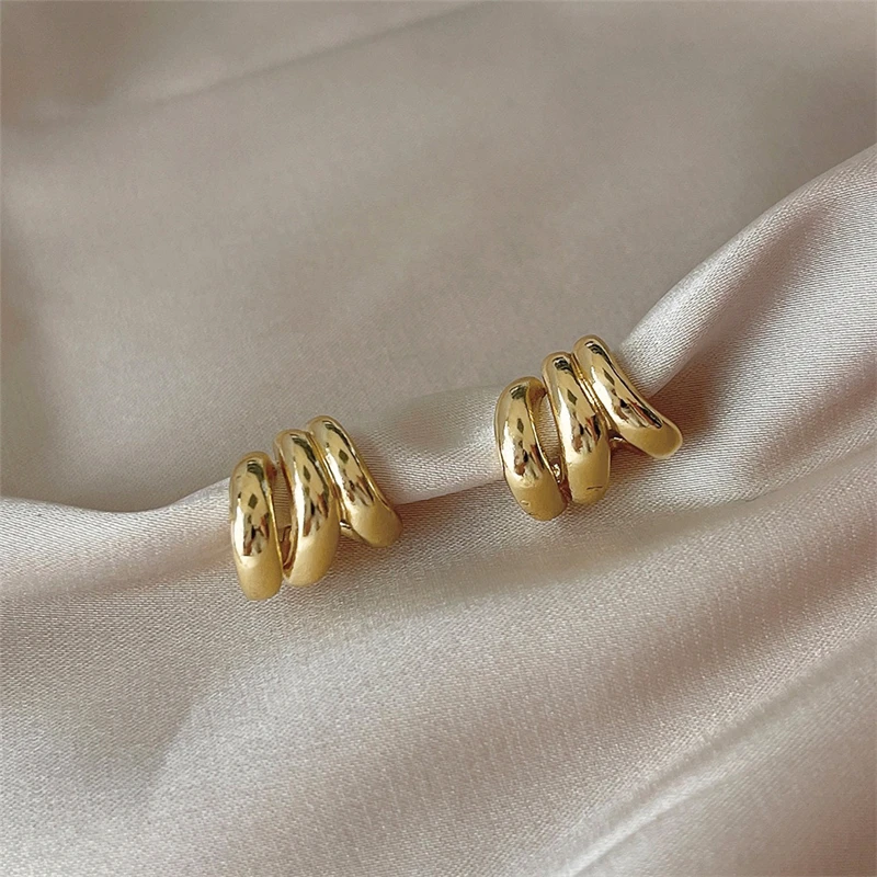 Mini C-shape Claw Stud Earrings for Women Gold Color Metal Three-layers Curved Small Earrings Simple Design Female Earrings
Mini C-shape Claw Stud Earrings for Women Gold Color Metal Three-layers Curved Small Earrings Simple Design Female Earrings