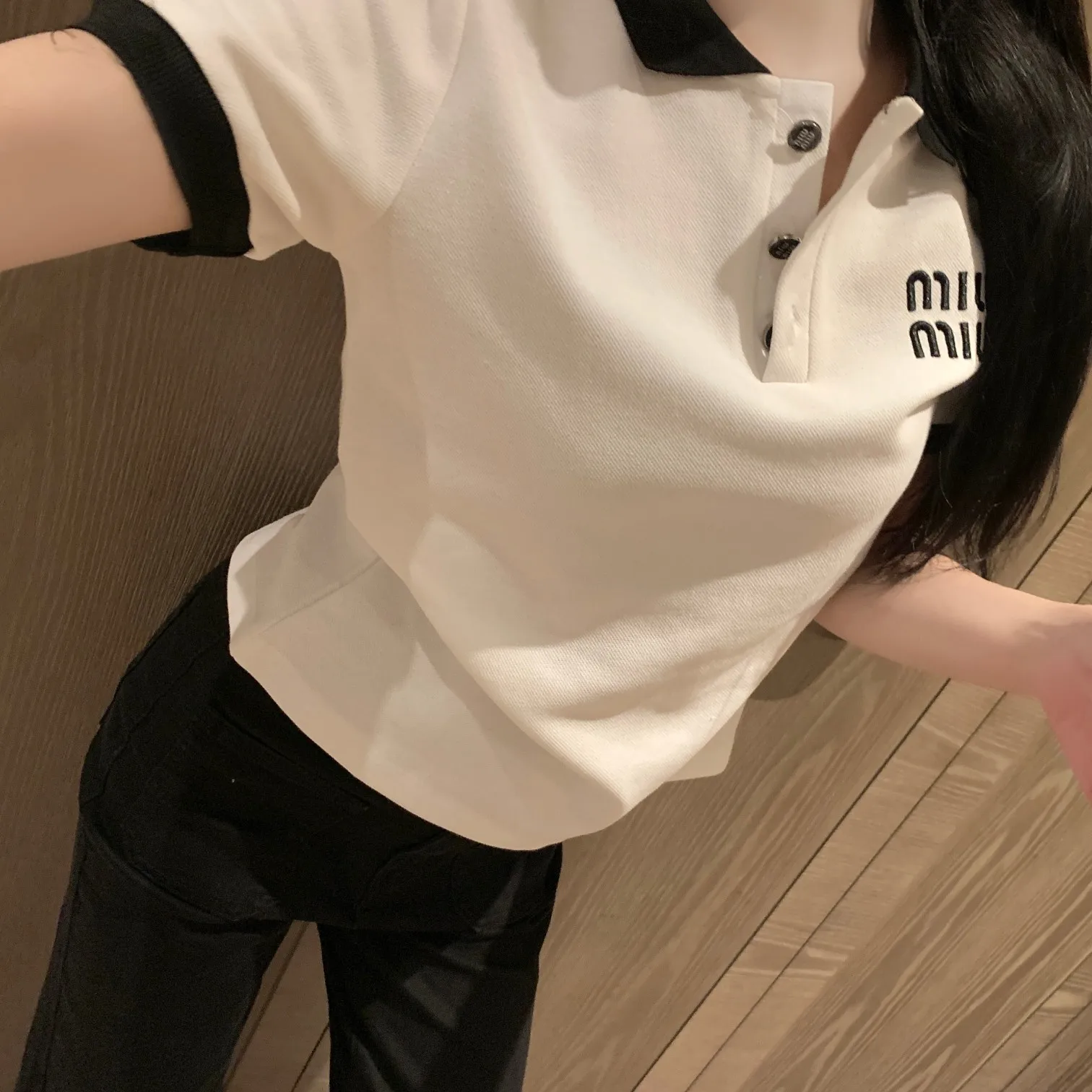 M * U 2024 Spring/Summer New Fashion Simple Embroidery Letter Color Block Design POLO Neck Short Sleeve T-shirt Top Brand Tees
M * U 2024 Spring/Summer New Fashion Simple Embroidery Letter Color Block Design POLO Neck Short Sleeve T-shirt Top Brand Tees