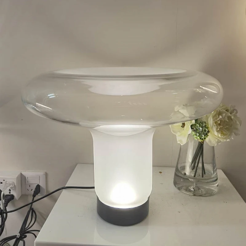 Designer's glass floor living, hotel model room, light luxury art study, decorated villa desk lamp
Designer's glass floor living, hotel model room, light luxury art study, decorated villa desk lamp