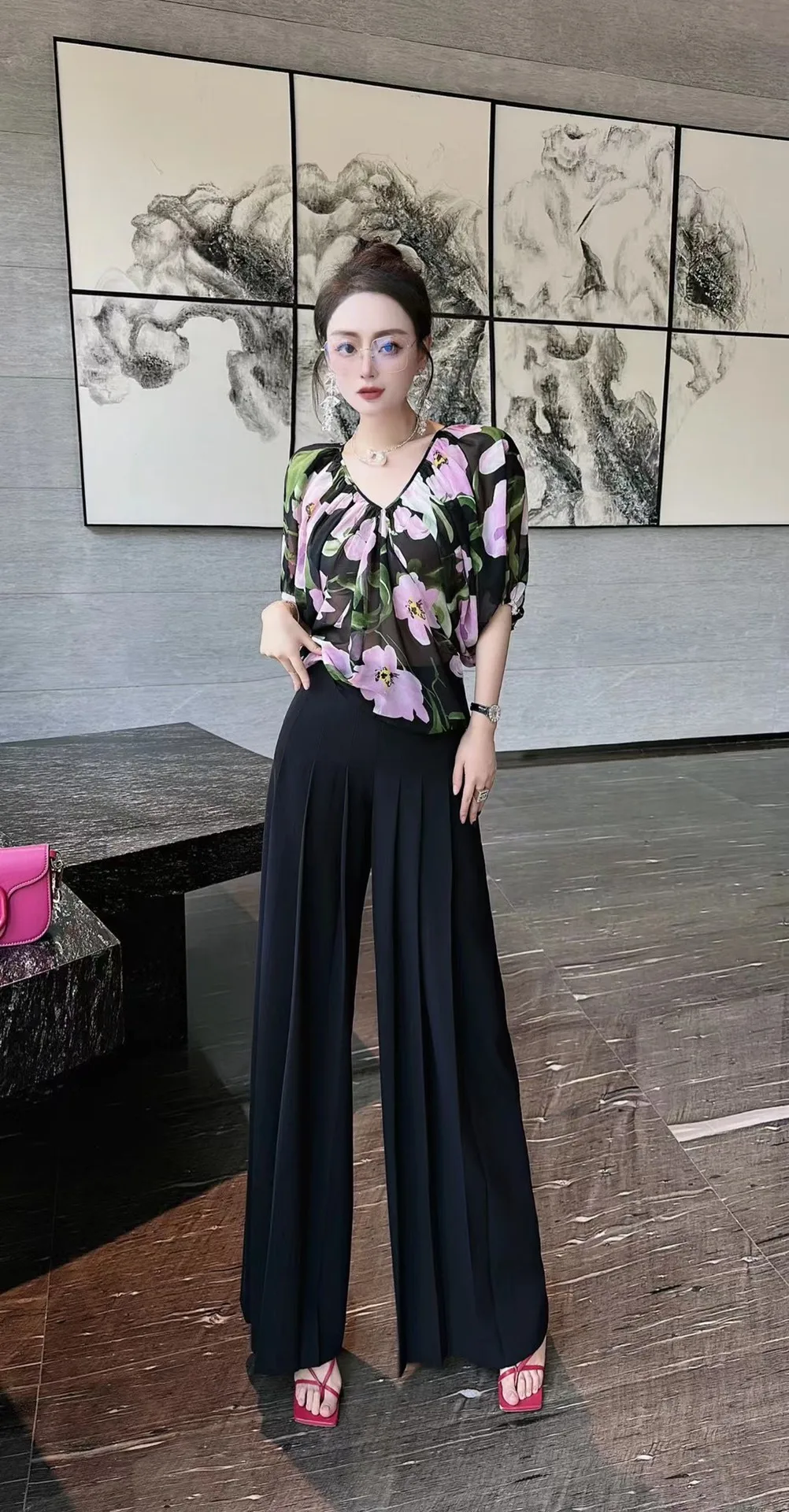 2023 Spring/Summer Fashion New Women's Clothing Deep V Batwing Sleeve Top Pleated Culottes 0730
2023 Spring/Summer Fashion New Women's Clothing Deep V Batwing Sleeve Top Pleated Culottes 0730