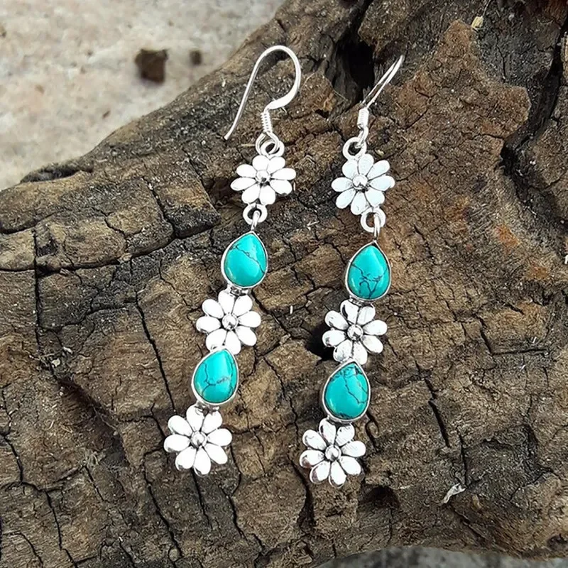 Vintage Silver Color Metal Hand Carved Flower Earrings for Women Ethnic Inlaid Green Stones Hook Dangle Earrings Jewelry
Vintage Silver Color Metal Hand Carved Flower Earrings for Women Ethnic Inlaid Green Stones Hook Dangle Earrings Jewelry