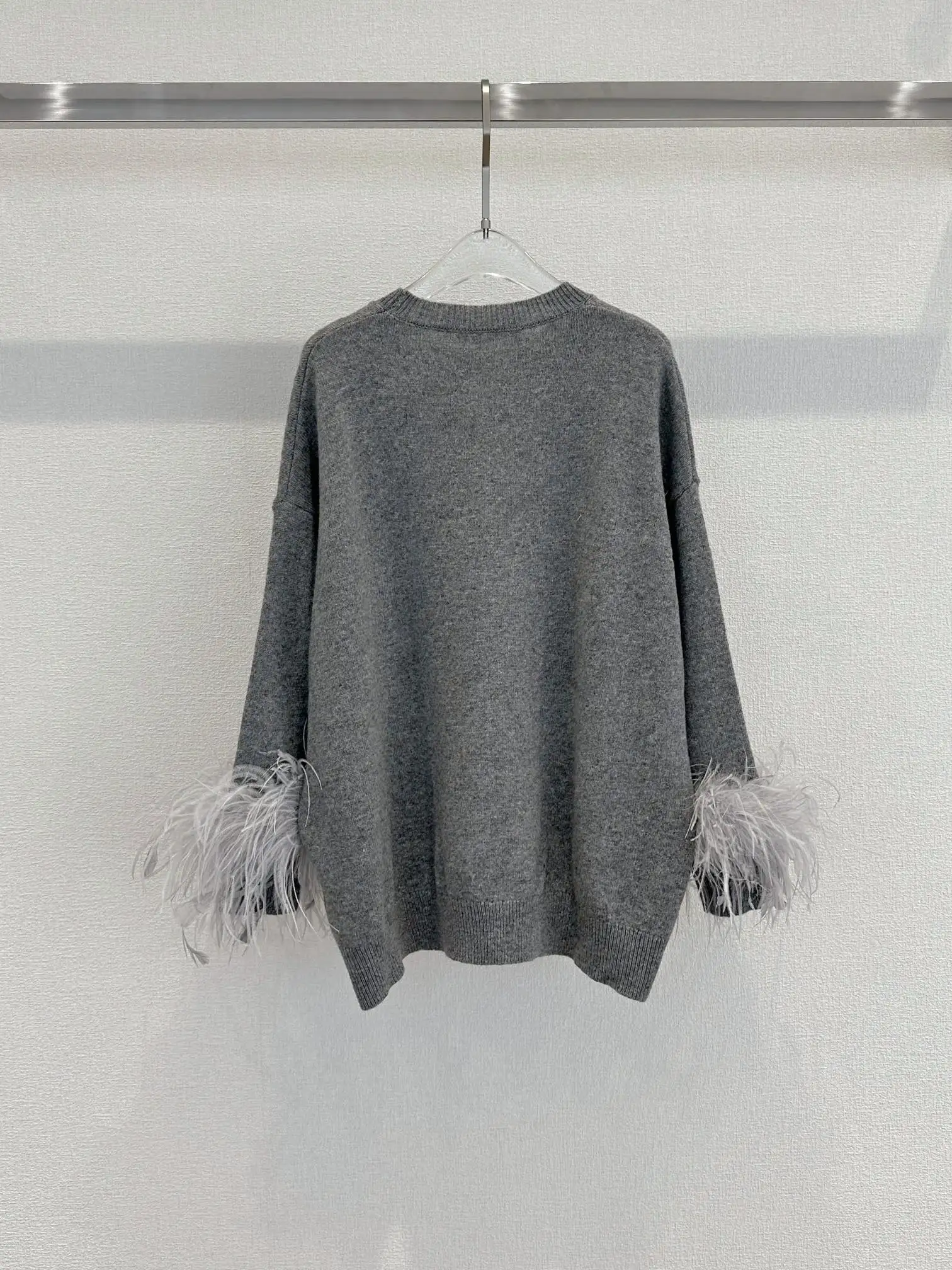 

Women's Clothing Custom dyed wool yarn jumper with feather cuffs New 0108