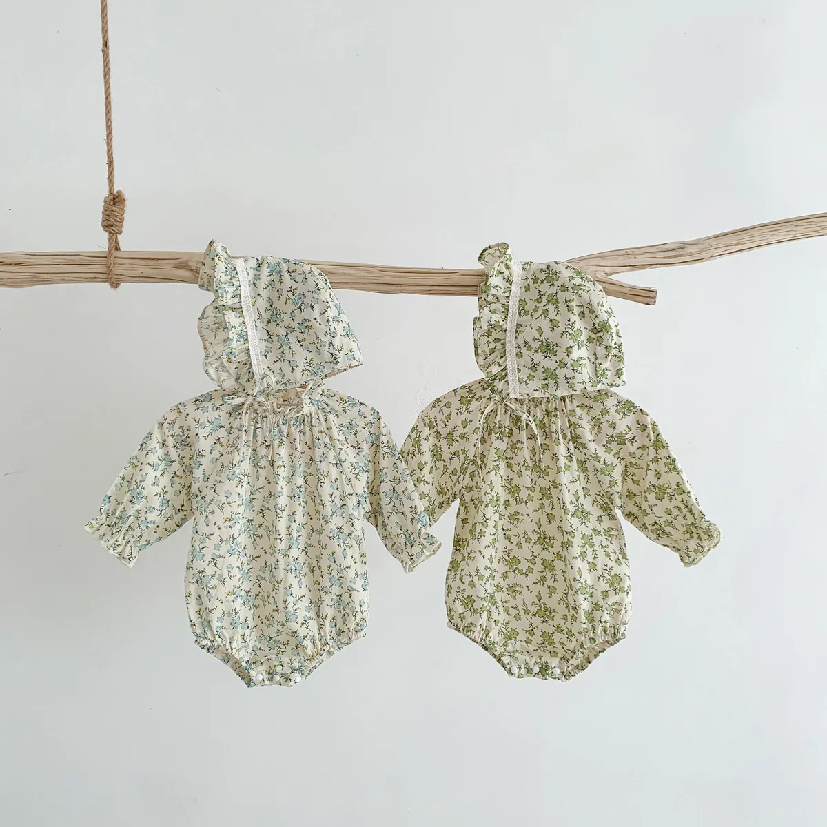 2023 Spring Baby Girls Floral Bodysuit Long Sleeve One Pieces With Hat Korean Sweet Newborn Clothes Toddler Princess Jumpsuit
2023 Spring Baby Girls Floral Bodysuit Long Sleeve One Pieces With Hat Korean Sweet Newborn Clothes Toddler Princess Jumpsuit