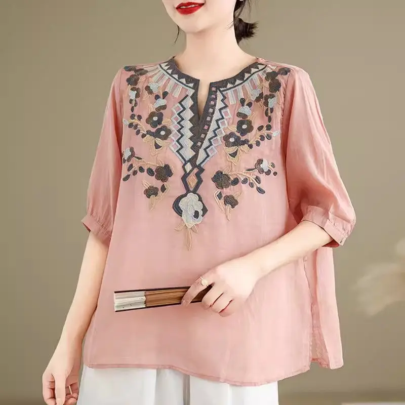 Новый топ из хлопка и льна в китайском стиле для женщин Высококачественная рубашка с вышивкой 2024 летняя свободная приталенная Ретро блузка из рами K1004 
Новый топ из хлопка и льна в китайском стиле для женщин Высококачественная рубашка с вышивкой 2024 летняя свободная приталенная Ретро блузка из рами K1004