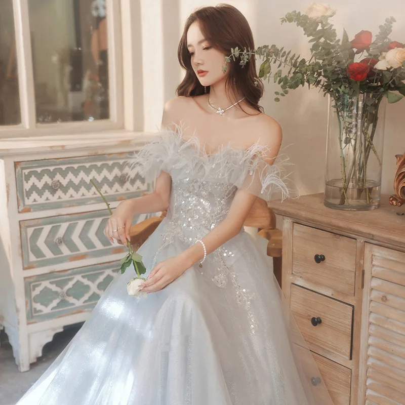 New Grey Feather Off Shoulder Evening Dress Long Sweat Women Princess Banquet Prom Gown Exquisite Appliques Birthday Party Dress
New Grey Feather Off Shoulder Evening Dress Long Sweat Women Princess Banquet Prom Gown Exquisite Appliques Birthday Party Dress