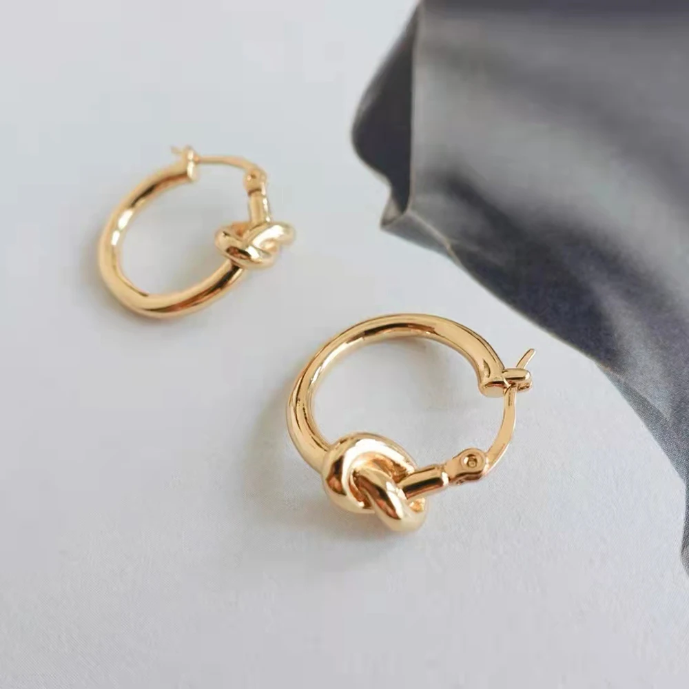 KOSE New European And American Celi French Knotted Ear Studs Female Simple Fashion Earrings Ins Trend Ring Ear Buckle Jewelry
KOSE New European And American Celi French Knotted Ear Studs Female Simple Fashion Earrings Ins Trend Ring Ear Buckle Jewelry