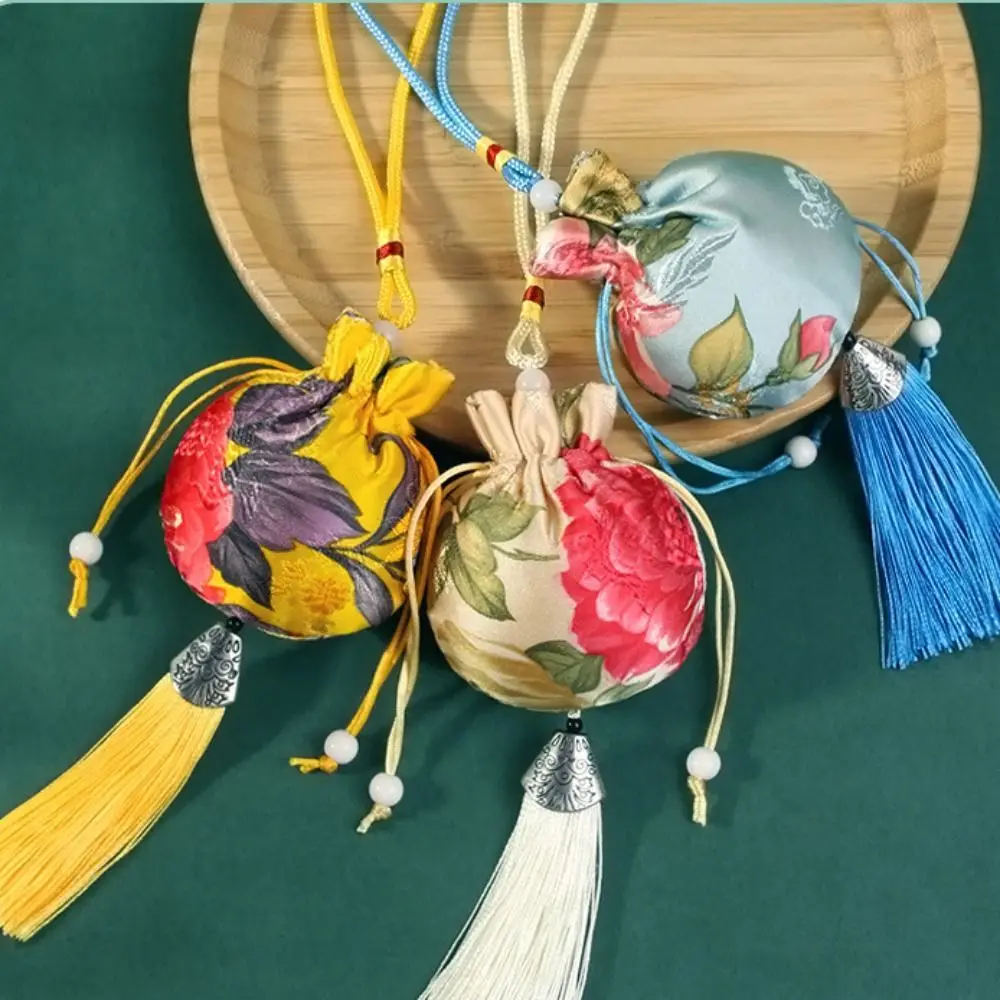 Decoration Car Ornaments Flower Pattern Antique Tassel Coin Purse Chinese Style Sachet Embroidery Bag Jewelry Bag
Decoration Car Ornaments Flower Pattern Antique Tassel Coin Purse Chinese Style Sachet Embroidery Bag Jewelry Bag