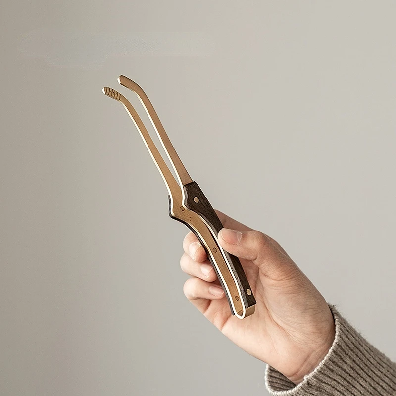 Copper-wood Combination Tea Clamp Heat Resistant Hygiene Cup Washing Clip Metal Tweezers Kung Fu Tea Set Accessories Tea Clips
Copper-wood Combination Tea Clamp Heat Resistant Hygiene Cup Washing Clip Metal Tweezers Kung Fu Tea Set Accessories Tea Clips