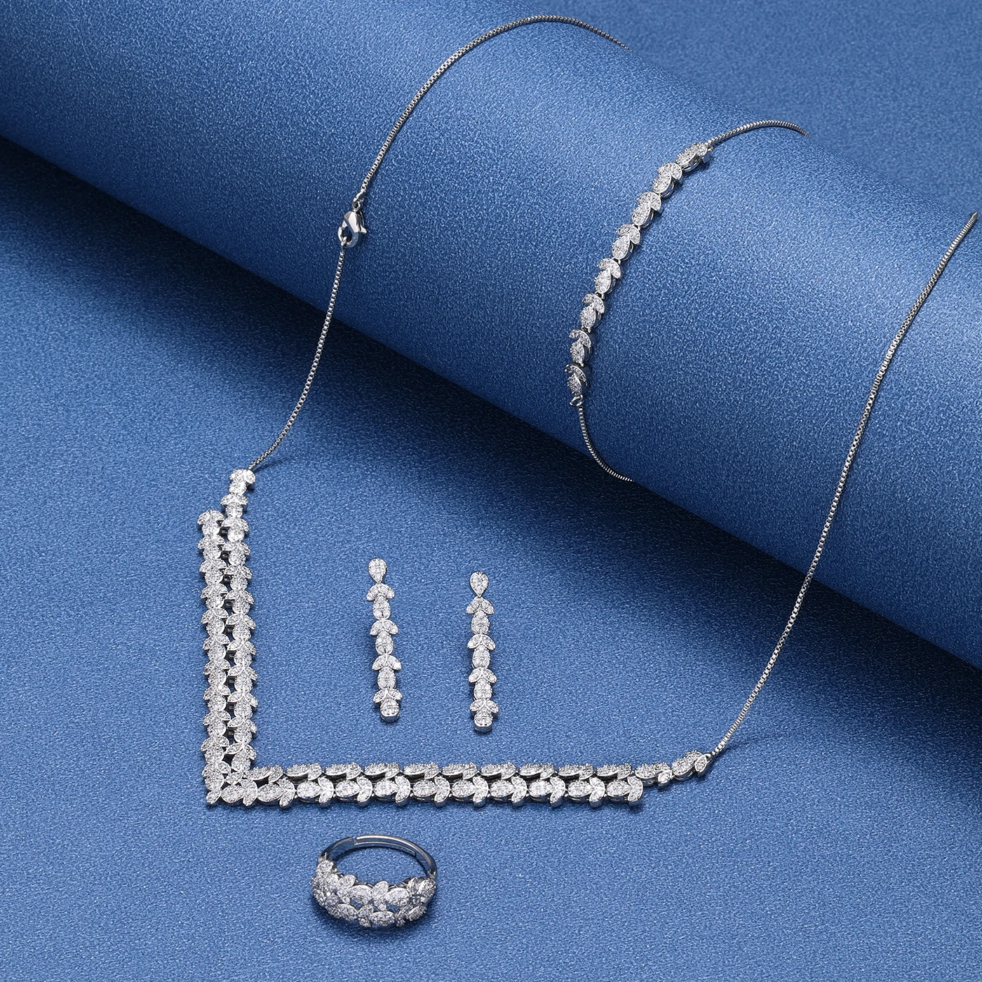 

2023 Fashionable AAA Cubic Zirconia 4-piece Bridal Jewelry Set Dubai Jewelry Set Women's Wedding Party Accessories Design