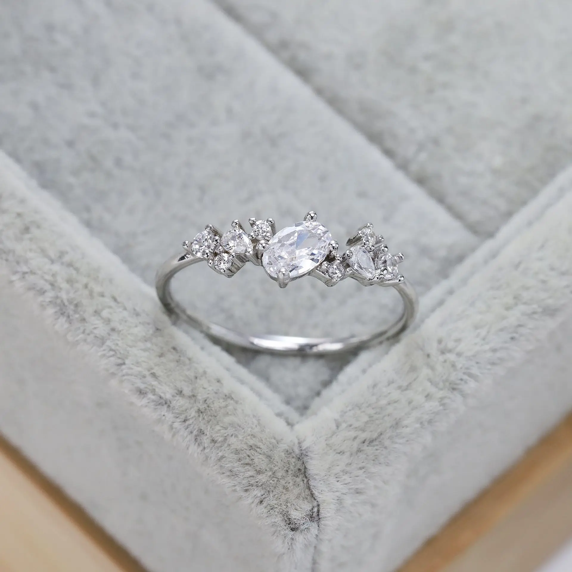 European and American S925 Sterling Silver Luxury Irregular Women's Diamond Ring Set with European and American Simple Style
European and American S925 Sterling Silver Luxury Irregular Women's Diamond Ring Set with European and American Simple Style