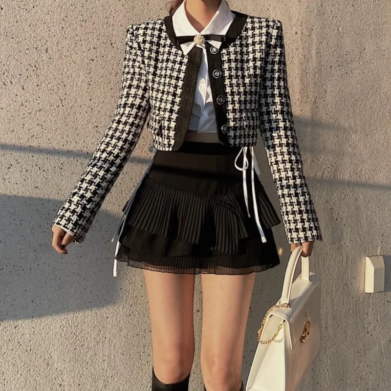 chic autumn French style small fragrance round collar chic casual loose buttons with thousands of birds plaid short coat
chic autumn French style small fragrance round collar chic casual loose buttons with thousands of birds plaid short coat