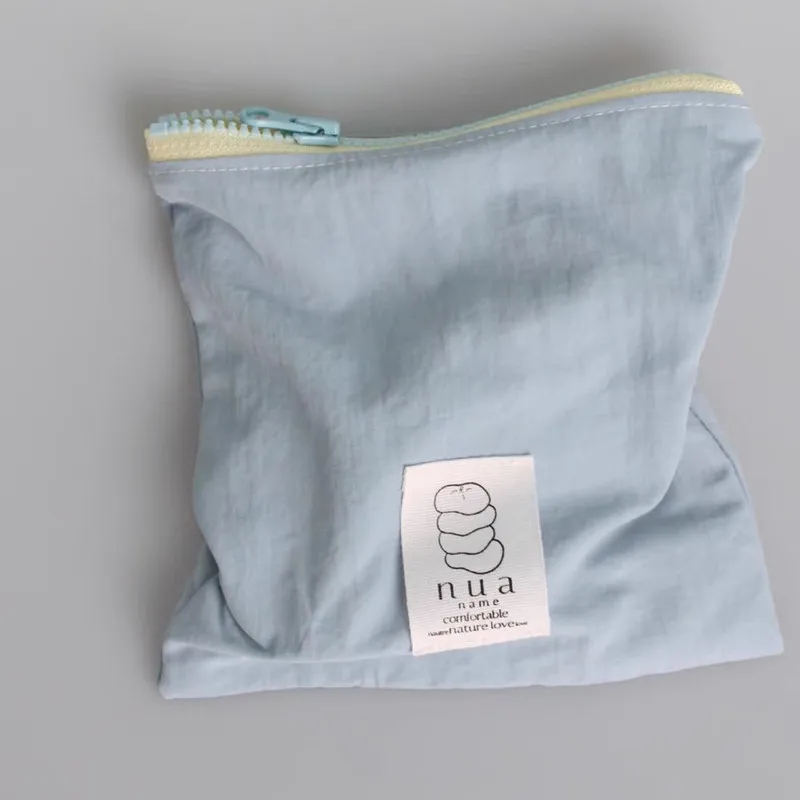 Korean niche design ice cream colored carry-on small object storage alphabet hand bag
Korean niche design ice cream colored carry-on small object storage alphabet hand bag