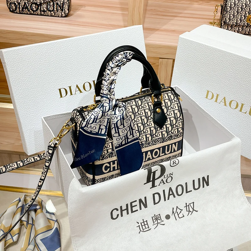 DIAOLUN Fashion Hot Sale New product High Quality Top Quality Luxurious Handbag woman Woman bags
DIAOLUN Fashion Hot Sale New product High Quality Top Quality Luxurious Handbag woman Woman bags
