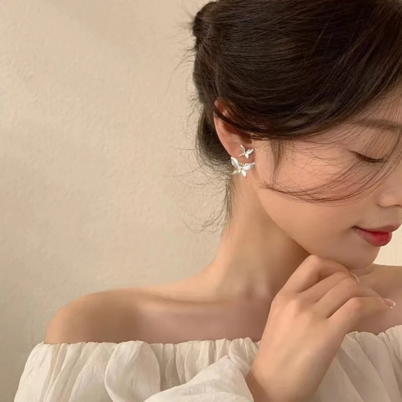 Niche design sense of high-grade small butterfly earrings women a pair of temperament earrings 2023 new fashion wholesale
Niche design sense of high-grade small butterfly earrings women a pair of temperament earrings 2023 new fashion wholesale