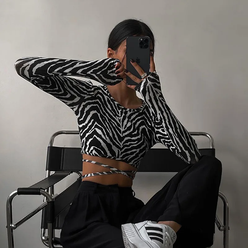 Fashion Crop Top Women Y2K Corset Tees Zebra Print Sexy Backless Cross T-shirt Women Sexy Long Sleeve Goth Clothes Streetwear
Fashion Crop Top Women Y2K Corset Tees Zebra Print Sexy Backless Cross T-shirt Women Sexy Long Sleeve Goth Clothes Streetwear