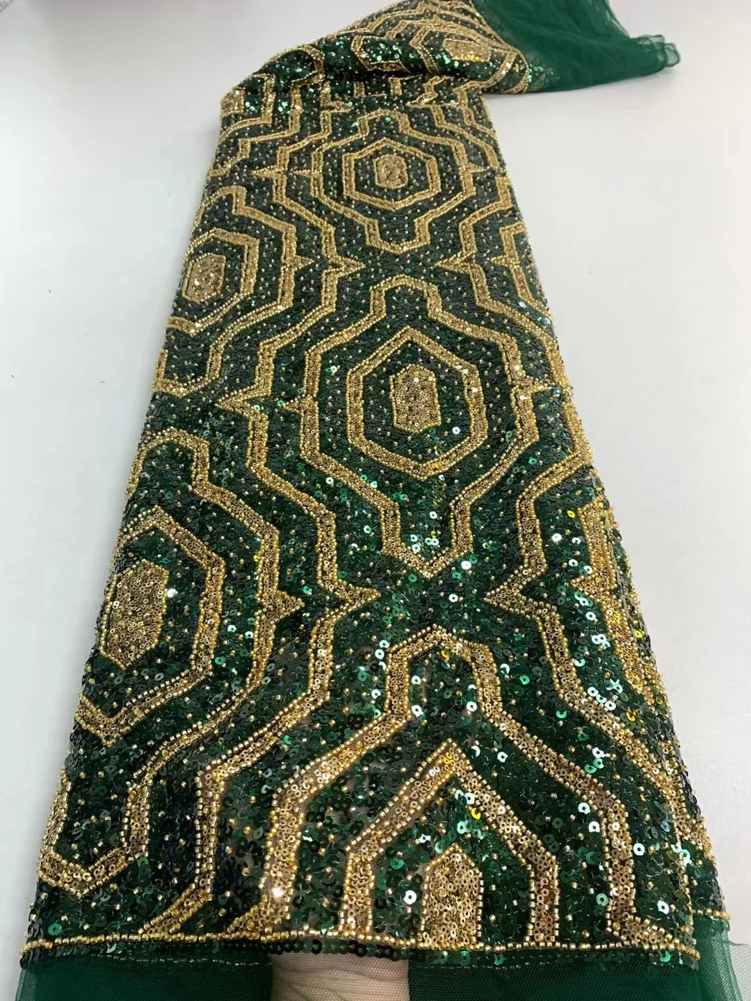 (5yards/pc) Allover embroidered African beads and sequins net lace newest bling bling French lace fabric for party dress FXZ214
(5yards/pc) Allover embroidered African beads and sequins net lace newest bling bling French lace fabric for party dress FXZ214