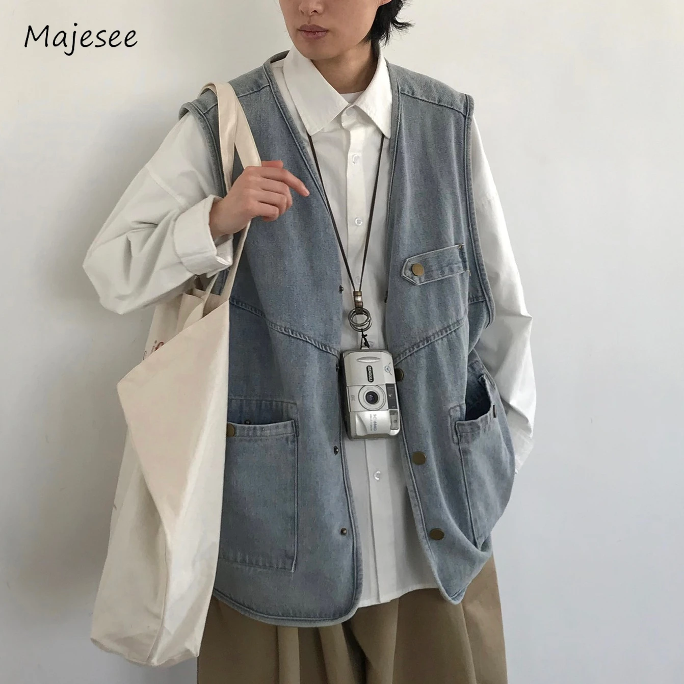 Denim Vests Men Japanese Safari Style Vintage Slouchy Temperament Tender Simple Spring Autumn Washed Popular Sleeveless Stylish
Denim Vests Men Japanese Safari Style Vintage Slouchy Temperament Tender Simple Spring Autumn Washed Popular Sleeveless Stylish