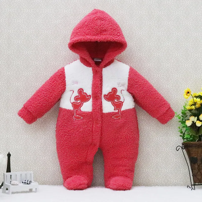 Fashion design embroidered hot drill hoodie long sleeve romper coral fleece button accessories boys and girls winter clothes
Fashion design embroidered hot drill hoodie long sleeve romper coral fleece button accessories boys and girls winter clothes