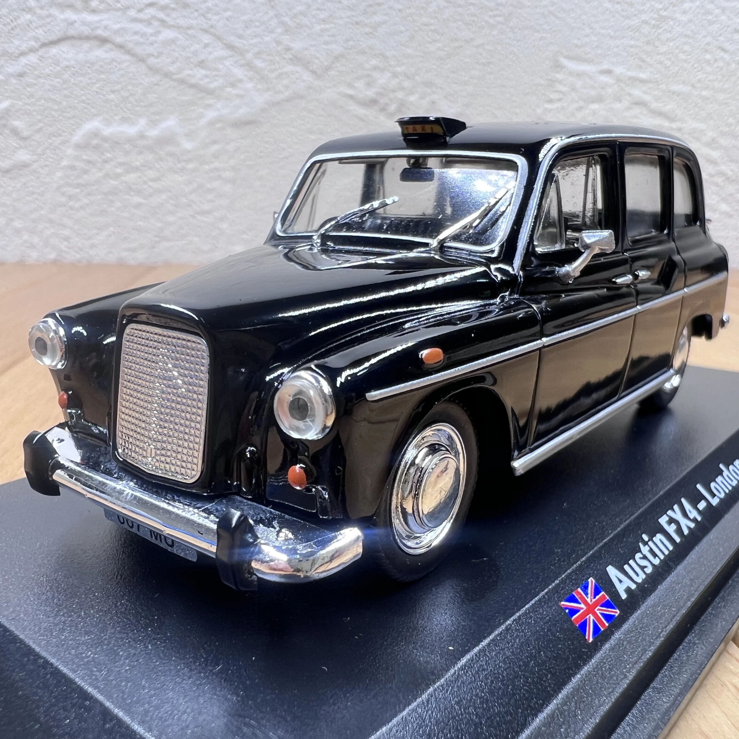 Литой Сплав в масштабе 1:43 Остин такси 1958 FX4 винтажная Модель автомобиля игрушки для взрослых Классика Коллекция орнамент сувенир подарки дисплей
Литой Сплав в масштабе 1:43 Остин такси 1958 FX4 винтажная Модель автомобиля игрушки для взрослых Классика Коллекция орнамент сувенир подарки дисплей