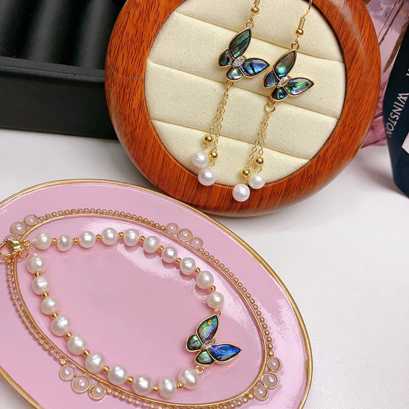 fashion natural freshwater pearl bracelet ear hook set exquisite abalone shell inlaid butterfly jewelry.
fashion natural freshwater pearl bracelet ear hook set exquisite abalone shell inlaid butterfly jewelry.