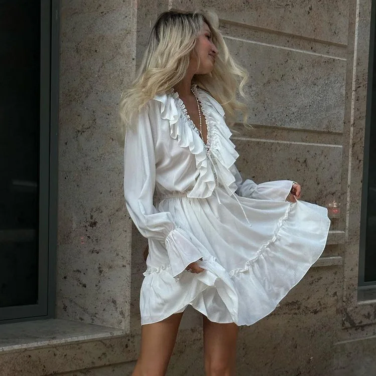2024 New Ruffles White Mini Dress Women Spring Summer Deep V-neck Flare Sleeve Waist Drawstring Vestidos Casual Fashion Dresses
2024 New Ruffles White Mini Dress Women Spring Summer Deep V-neck Flare Sleeve Waist Drawstring Vestidos Casual Fashion Dresses