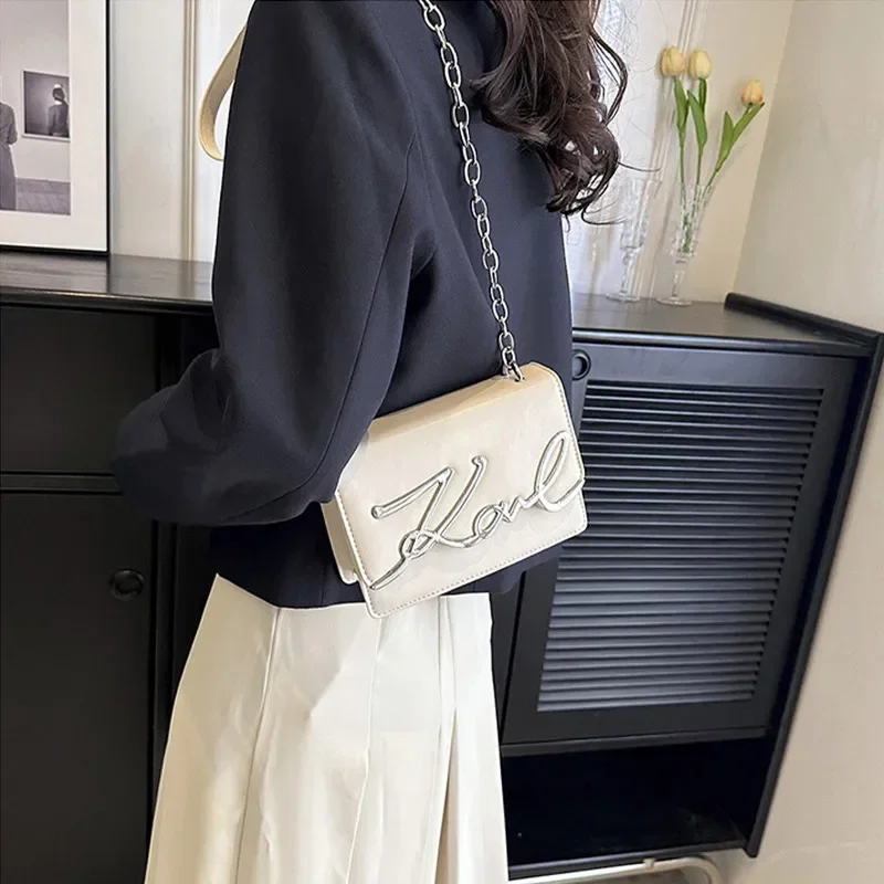 Retro Letter Graffiti Leather Shoulder Bag for Women 2023 New Luxury Designer Mini Crossbody Bags Fashion Trendy Chain Phone Bag
Retro Letter Graffiti Leather Shoulder Bag for Women 2023 New Luxury Designer Mini Crossbody Bags Fashion Trendy Chain Phone Bag