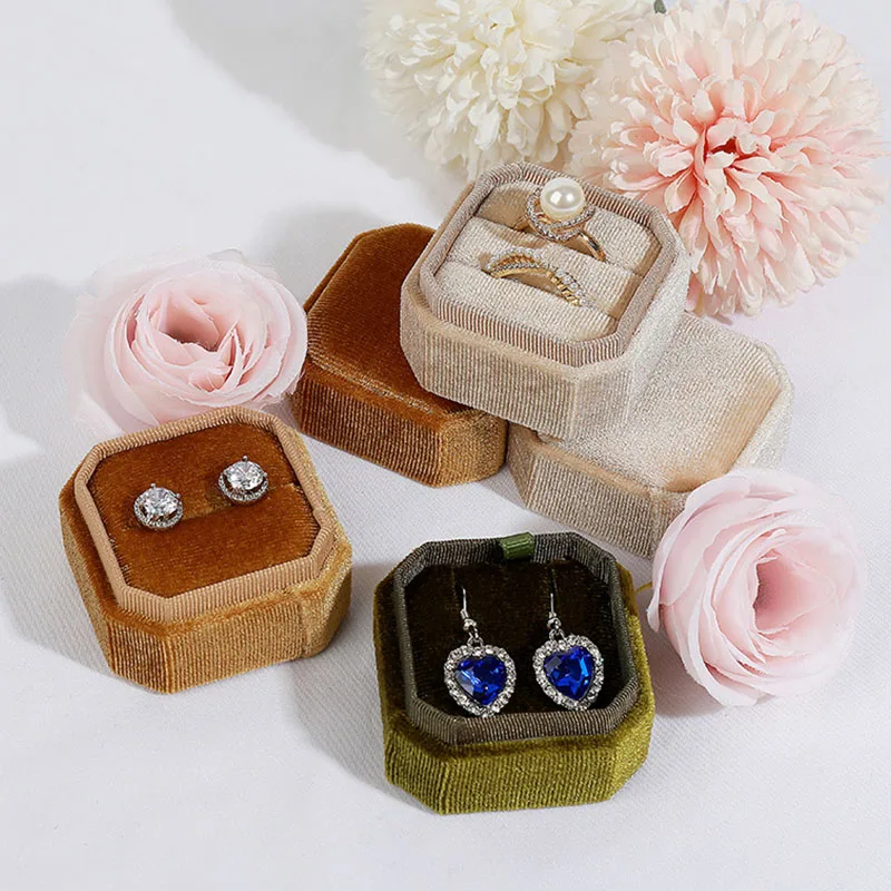 1PC Vintage Octagon Square Velvet Single and Double Ring Box With Detachable Lid Earrings Proposal Engagement Wedding Gifts
1PC Vintage Octagon Square Velvet Single and Double Ring Box With Detachable Lid Earrings Proposal Engagement Wedding Gifts