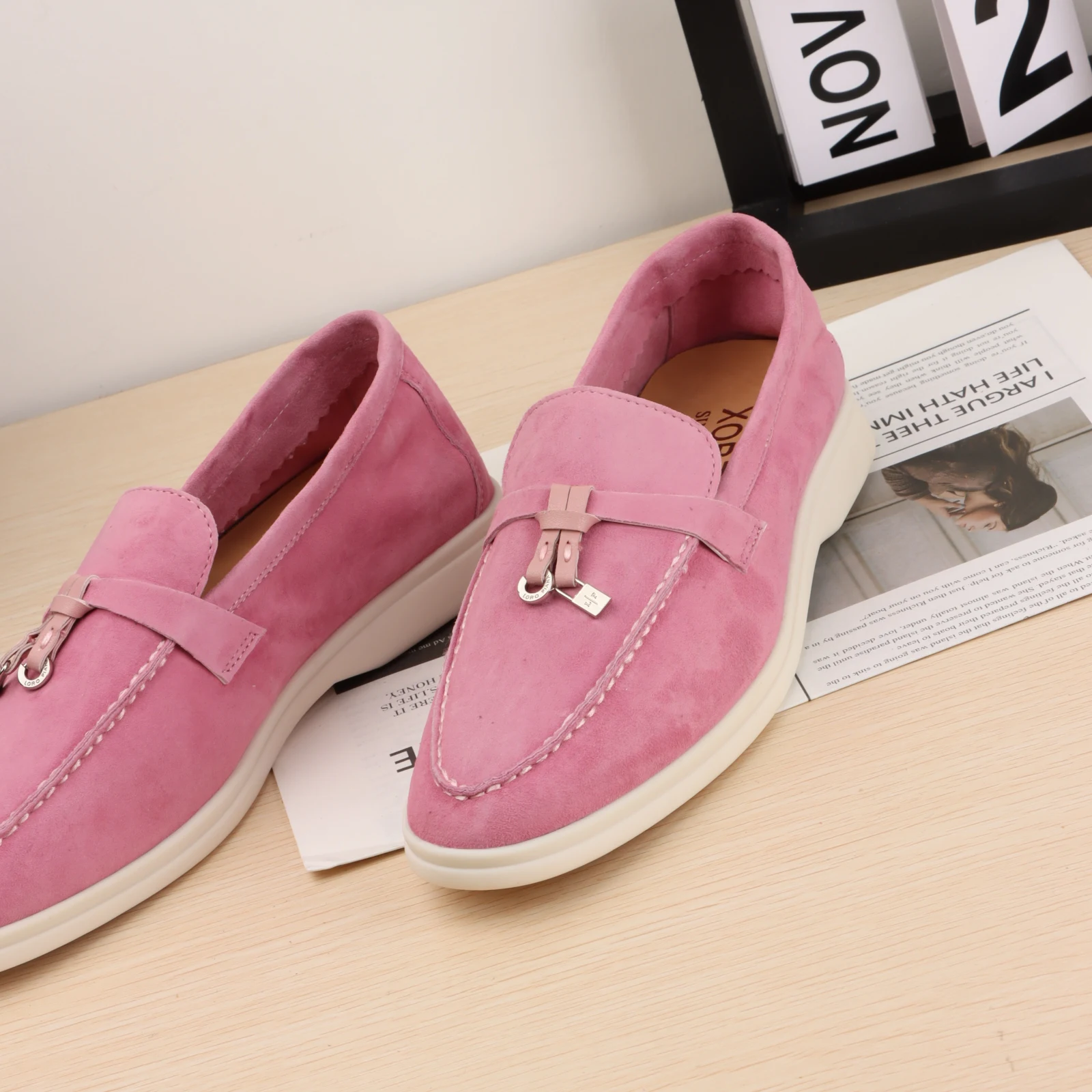 Summer Women's Shoes leather Flats 2023 Men's Walking Shoes New Fashion Casual Comfortable Sports Shoes
Summer Women's Shoes leather Flats 2023 Men's Walking Shoes New Fashion Casual Comfortable Sports Shoes