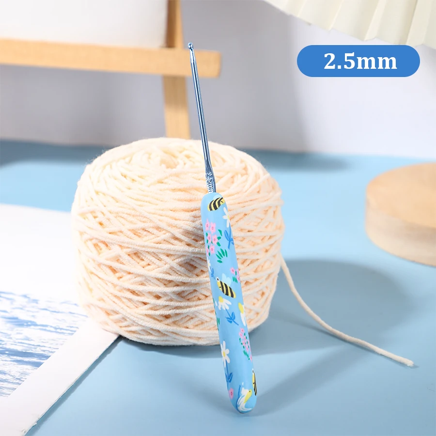 1Pcs/2.0-10.0mm Little Bee Print Crochet Hooks Crochet Needles for Beginners and Knitting Crocheting Yarn DIY Crafts Supplies 1Pcs/2.0-10.0mm Little Bee Print Crochet Hooks Crochet Needles for Beginners and Knitting Crocheting Yarn DIY Crafts Supplies
